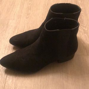 Black H&M ankle booties w slight heel